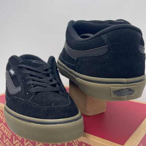 Vans Men’s Bearcat
Black/Dark Gum
VN000DT239L
Sneakers - Picture 12 of 16